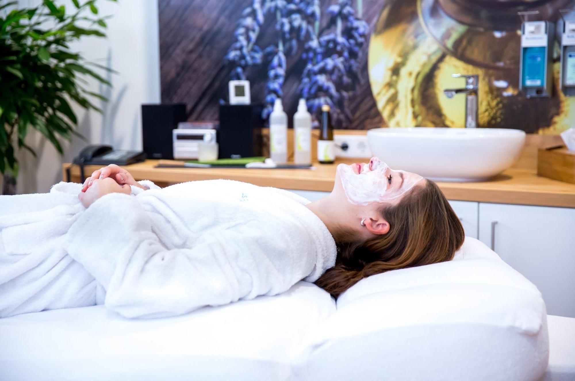 Plus Punkt Private Spa ไวน์การ์เทิน ภายนอก รูปภาพ